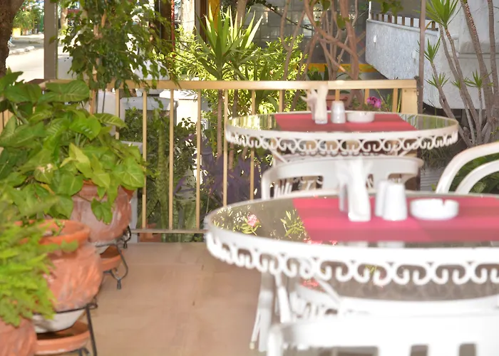 Ξενοδοχείο Paradise 2*