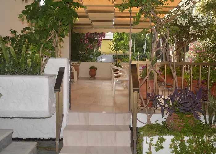 Ξενοδοχείο Paradise 2*