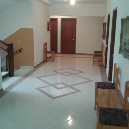 Paradise Hotel 2*