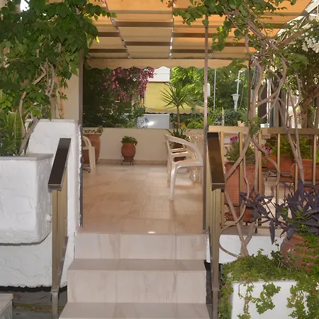 Szálloda Paradise 2*