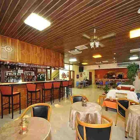 Paradise Hotel 2*